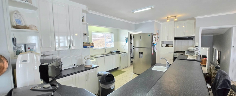 5 Bedroom Property for Sale in Franskraal Western Cape